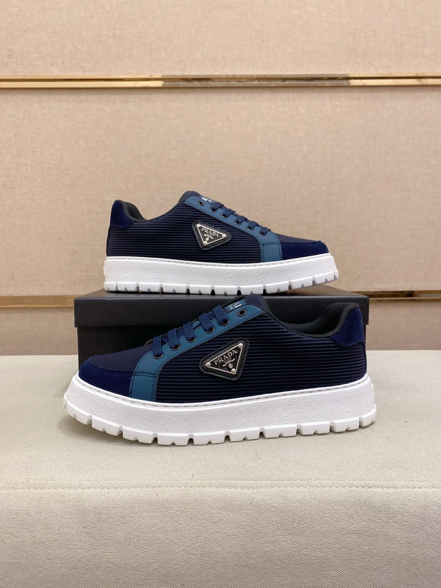 Men's men's shoes💰: 440💰[Prada～Prada] Trendy new styles are on the market. Same style as the official website. Counter quality. Original version. [Strong] [Strong] Imported selected first-layer cowhide. Comfortable and breathable sheepskin lining, fine workmanship, upper layer made of 100% pure cowhide, original last shape, comfortable on the feet, shoe sizes 38 to 44